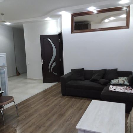Mari Apartment Batoemi Buitenkant foto