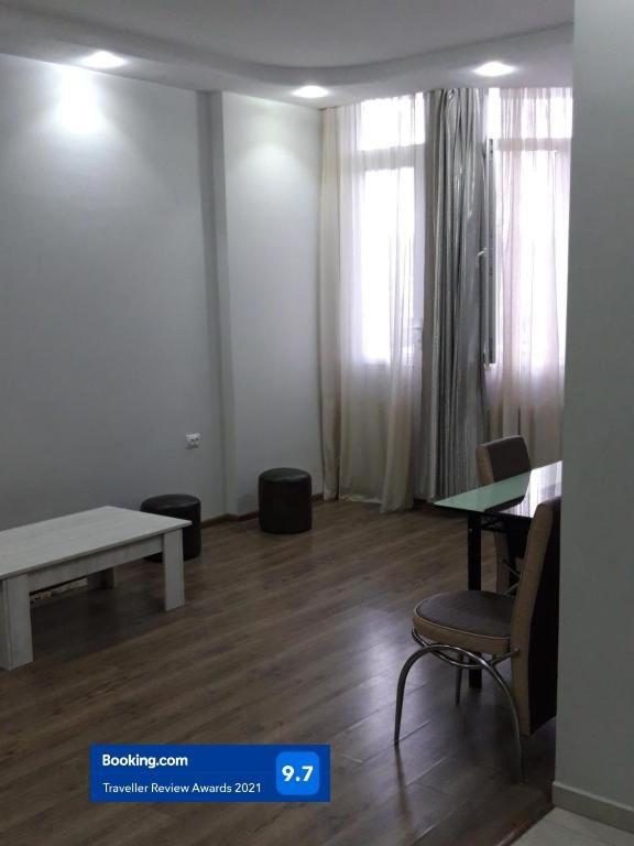 Mari Apartment Batoemi Buitenkant foto