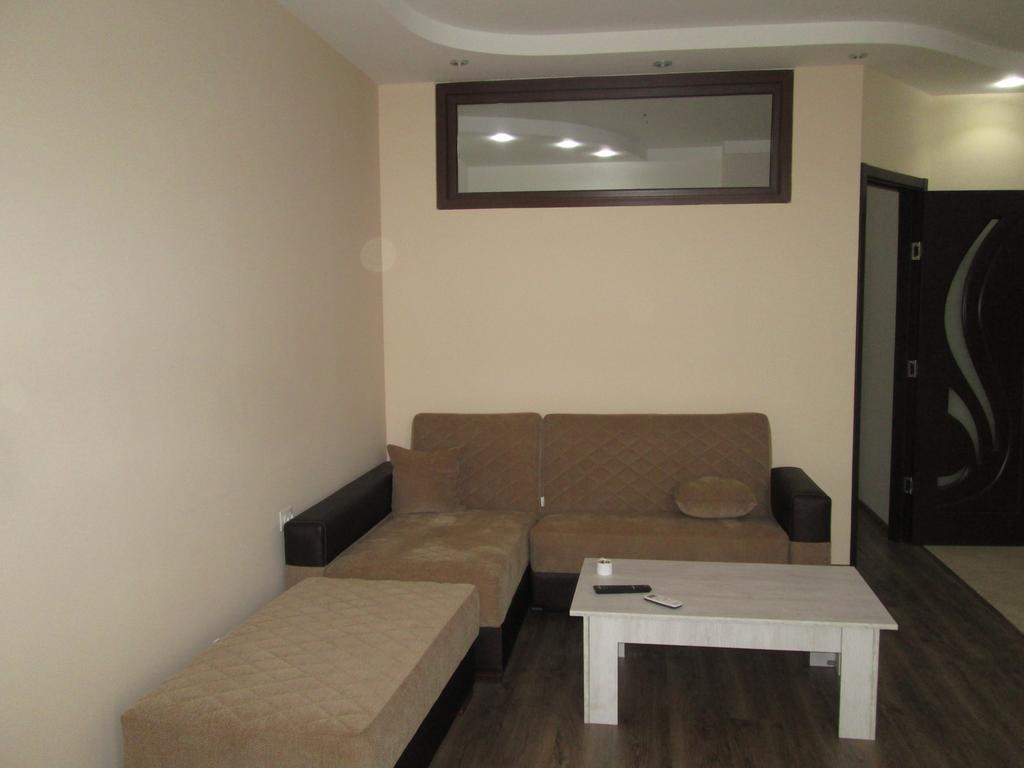 Mari Apartment Batoemi Buitenkant foto